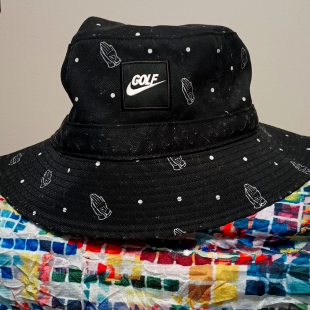 Bucket hat